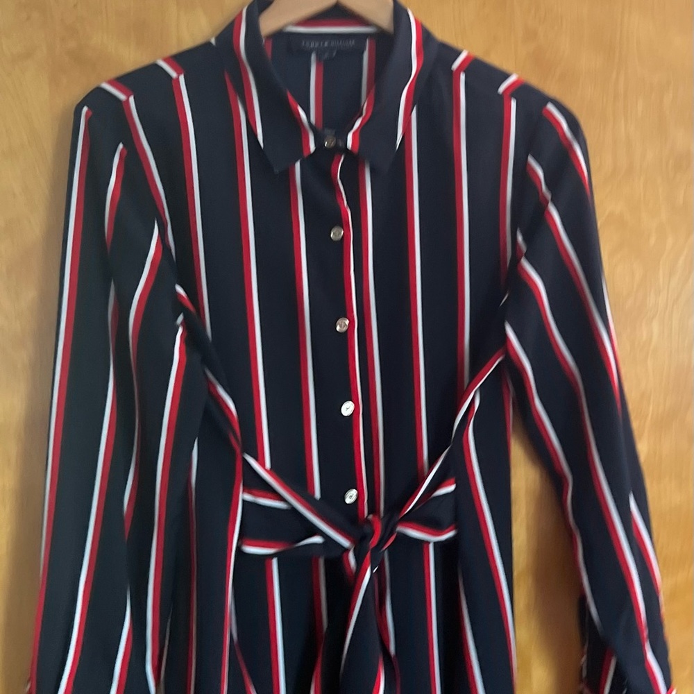 Preowned Beautiful Black and Red Long Sleeves Blouse
